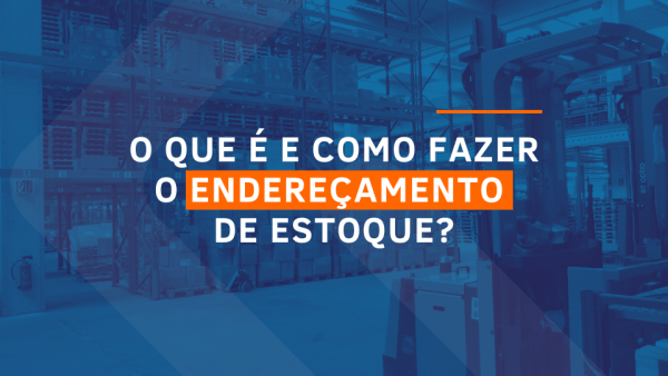 no fundo, prateleiras de estoque fazendo alusão ao tema do artigo endereçamento de estoque