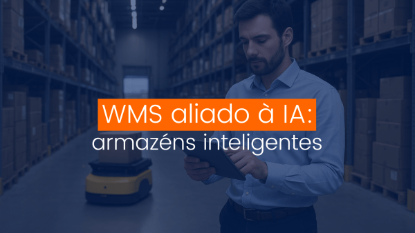 Gestor logístico analisa dados em tablet dentro de armazém automatizado com robô autônomo, representando o uso de WMS aliado à IA.